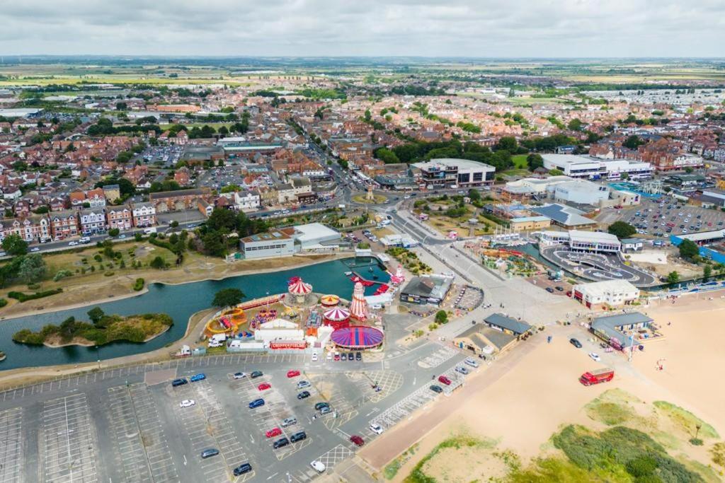 Beach Court Holiday Apartments Skegness Exterior photo